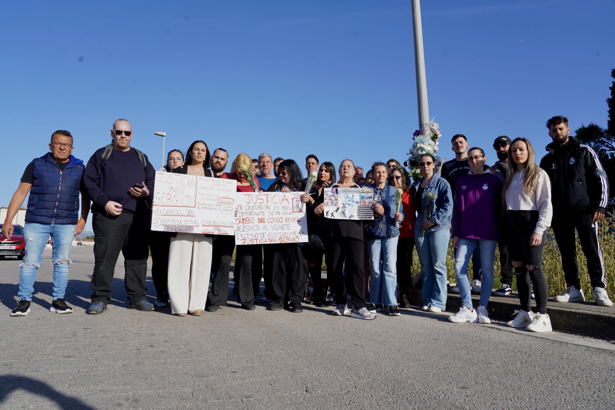 Familiares de un joven que murió embestido por un conductor que iba a 150 km/h junto a Son Banya: «Son asesinos al volante»