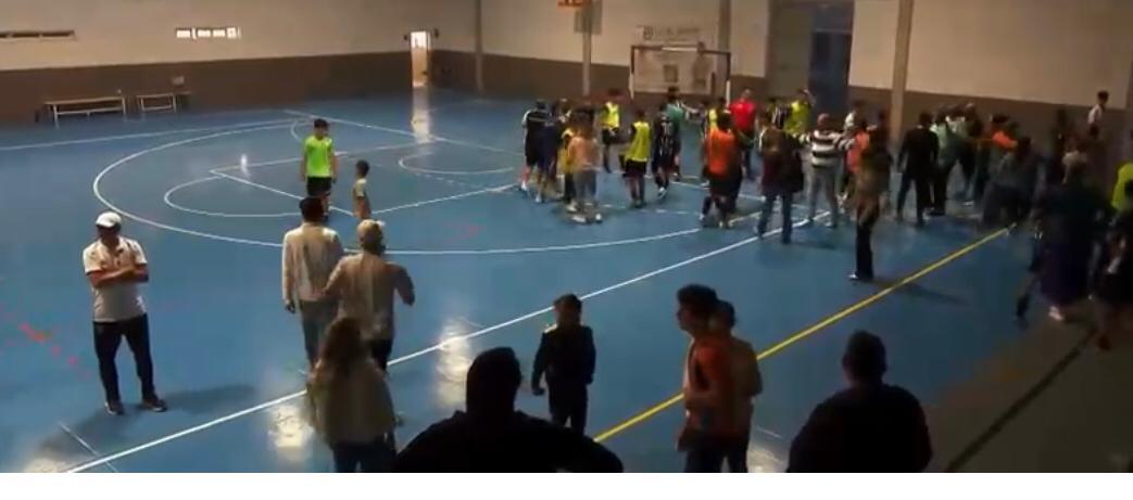 El Juan de Ávila asegura que el espectador que saltó al campo y agredió a un jugador entrena en el Viva Sport