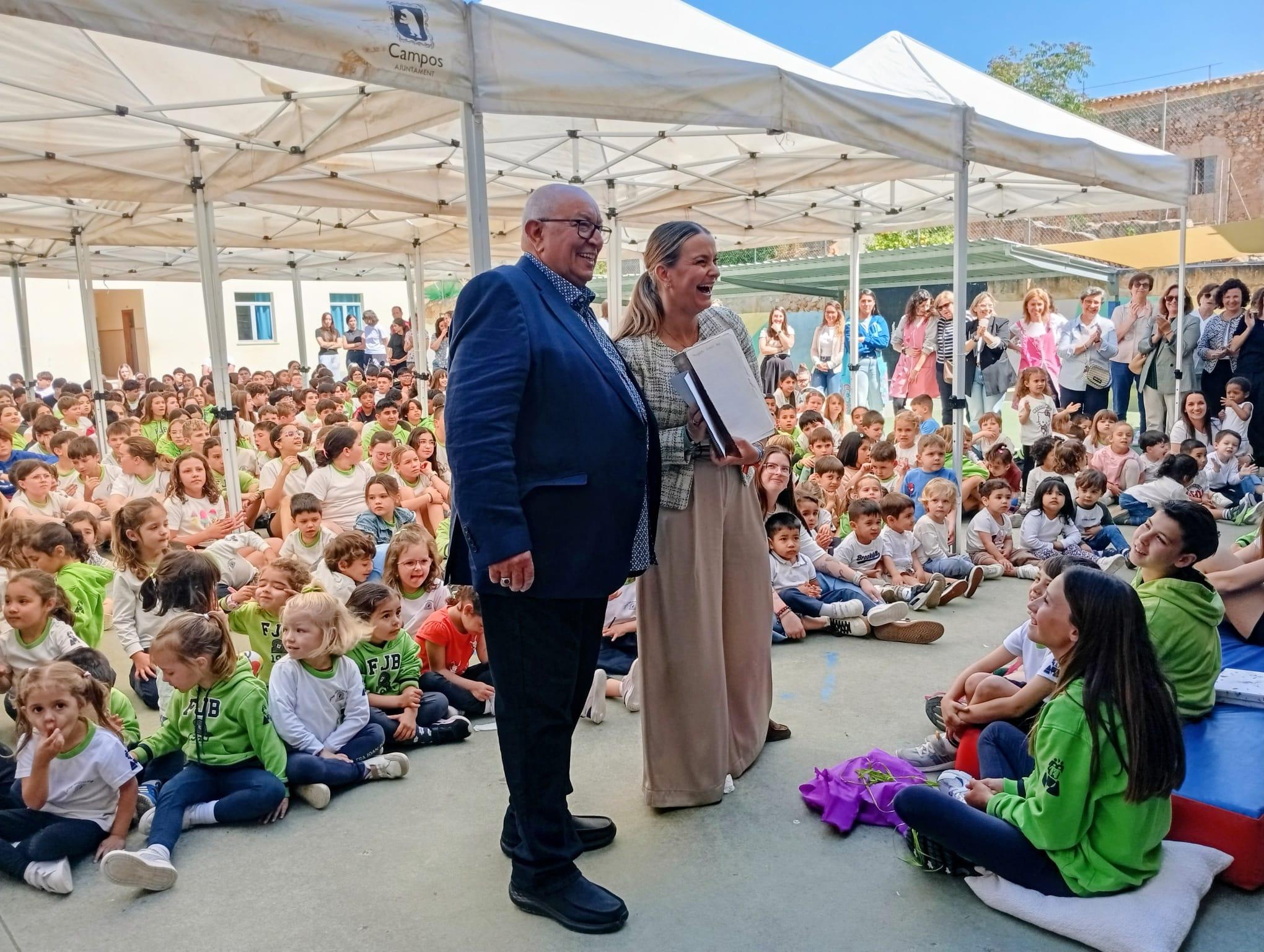 Prohens pone la primera piedra de la ampliación del colegio Fra Joan Ballester, donde fue alumna