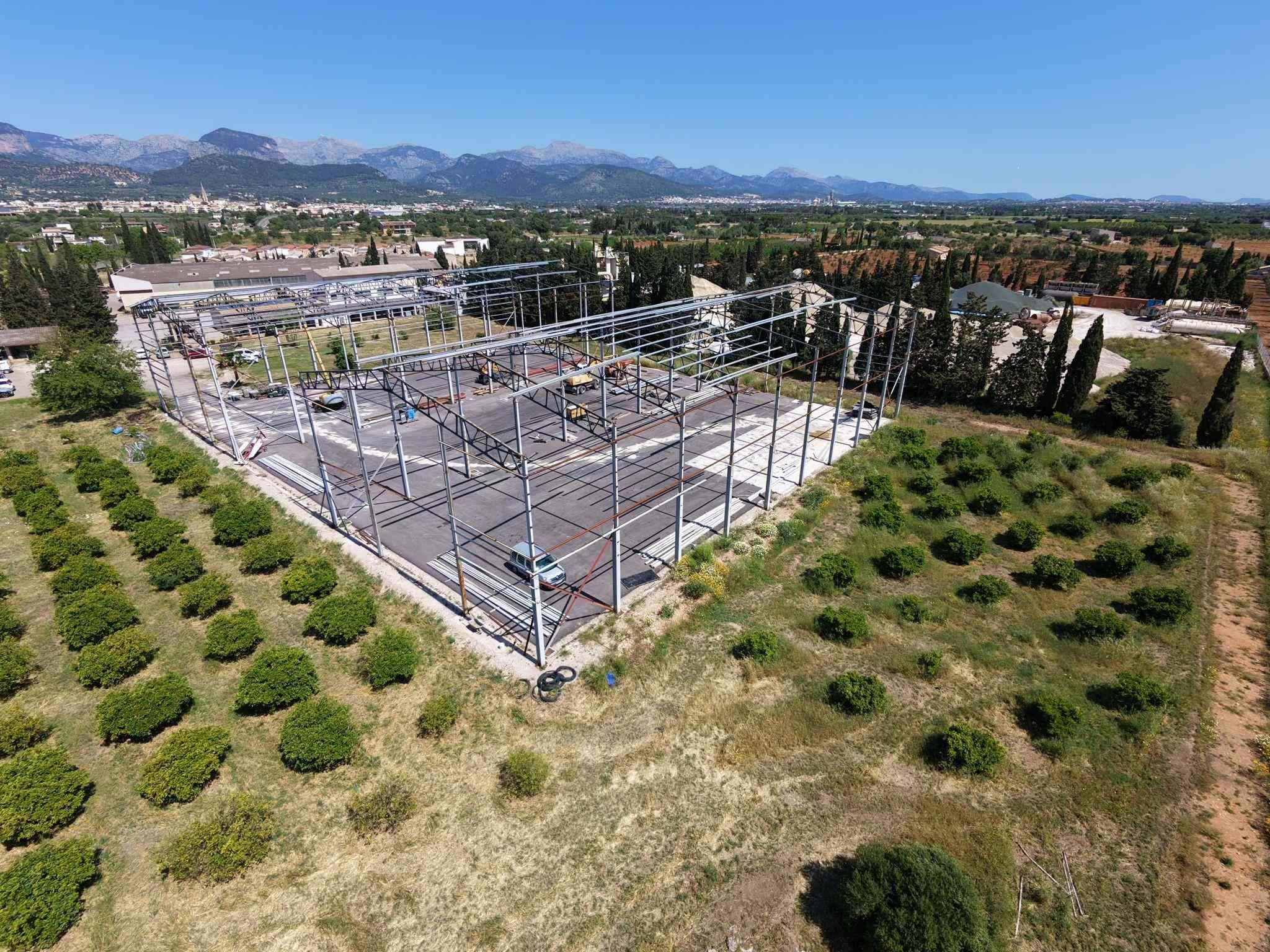 Denuncian que se han retomado las obras de una 'macroestructura' en suelo rústico