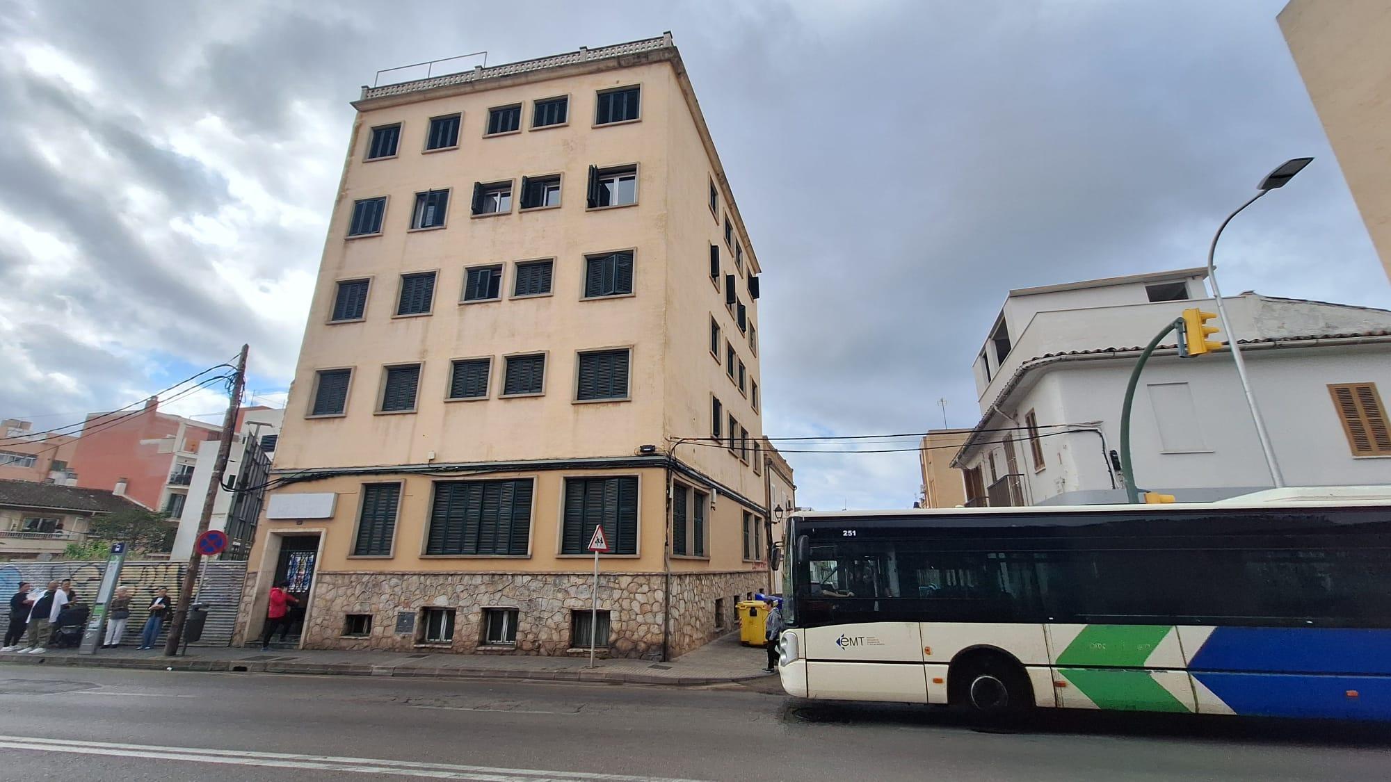 Los okupas ucranianos del Sorrento paralizan de nuevo la acción social de la propiedad