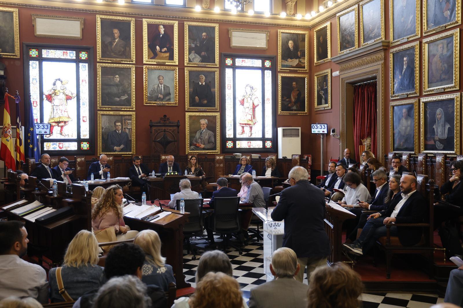 La izquierda arremete contra PP y Vox por el colapso de las OACS: «Es inhumano»