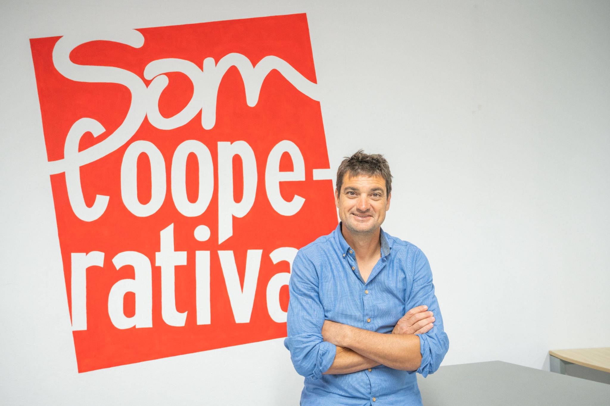 Kiko López, docente cooperativista: «Este modelo es la solución a la falta de red social y al consumismo»