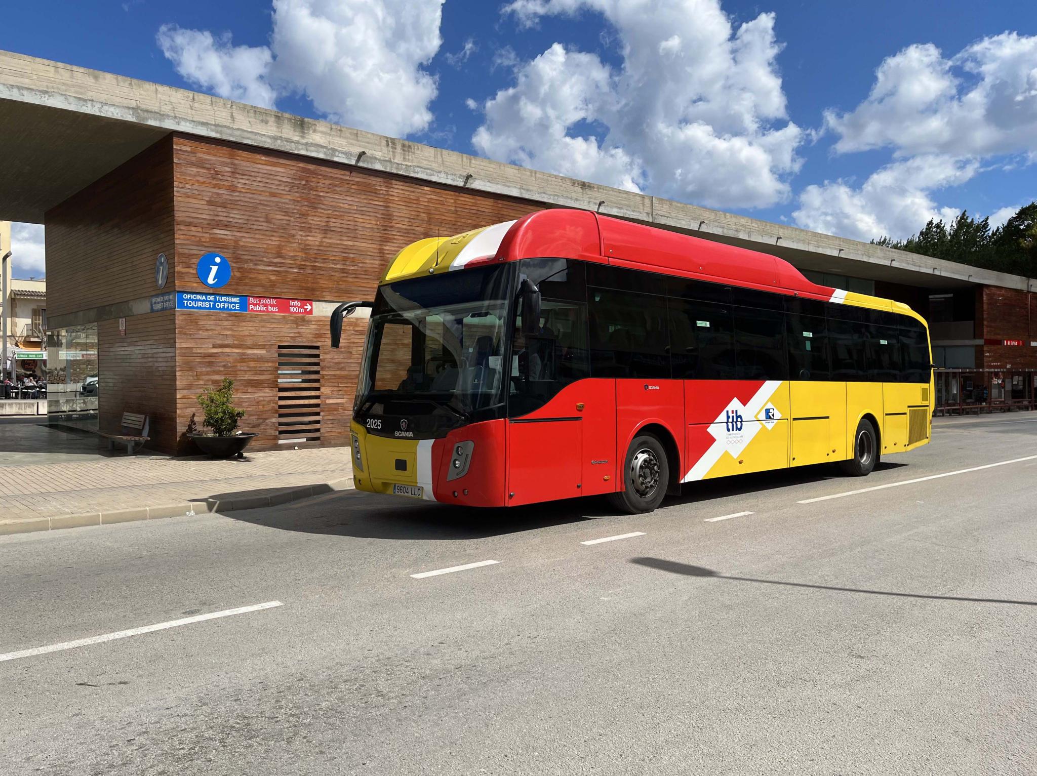 El bus del TIB amplía el servicio con la reactivación de líneas en la zona de Alcúdia y de Ponent