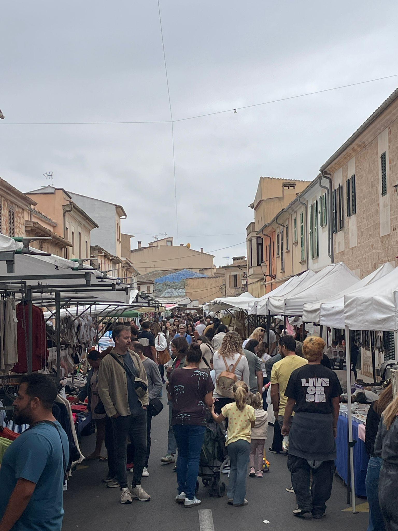 La Fira-Espectacle llena Ses Salines de vida y tradición