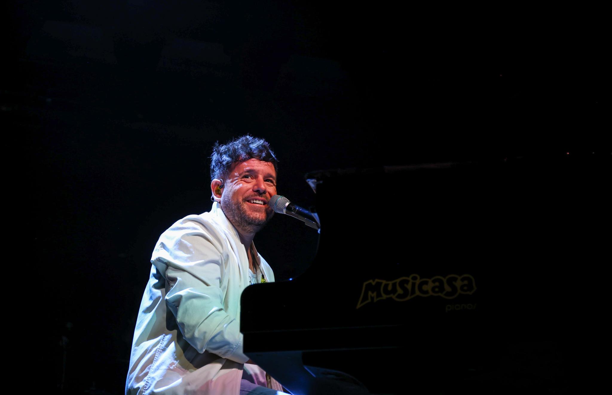 Pablo López derrocha su pop melódico al piano con su ‘show’ en Trui Teatre