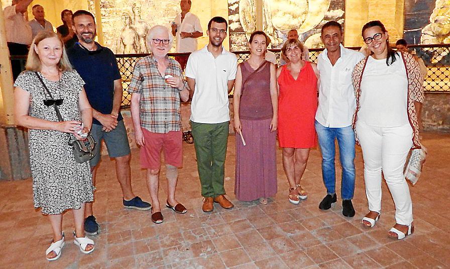Joan Bennàssar expone su obra en el teatro Defensora de Sóller