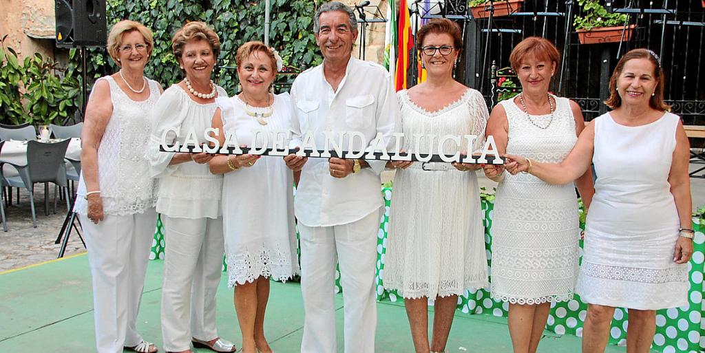 Fiesta de blanco en la Casa de Andalucía