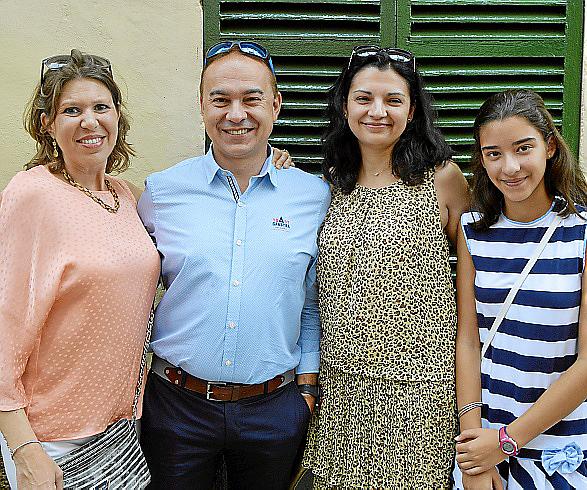 Los Cossiers danzan en Algaida