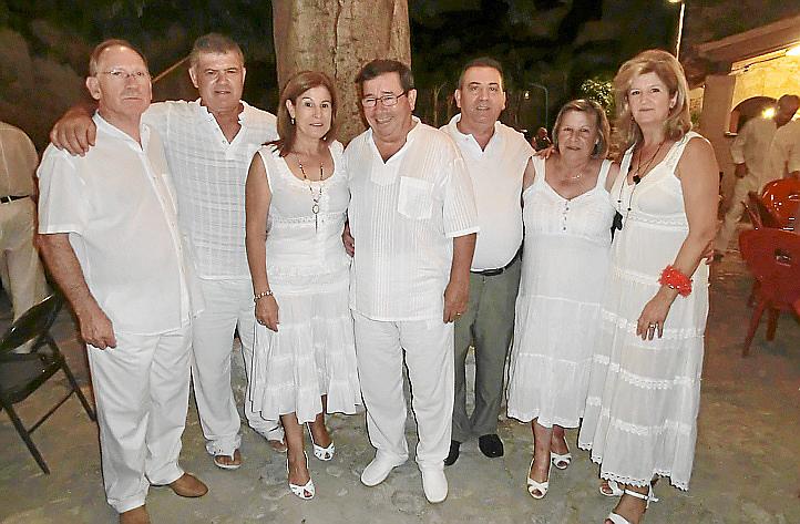 La Casa de Andalucía celebra su fiesta de blanco