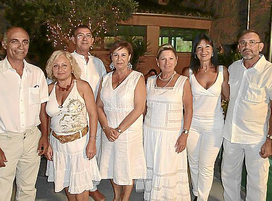 La Casa de Andalucía celebra su fiesta de blanco