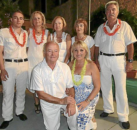 La Casa de Andalucía celebra su fiesta de blanco