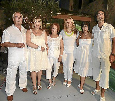 La Casa de Andalucía celebra su fiesta de blanco