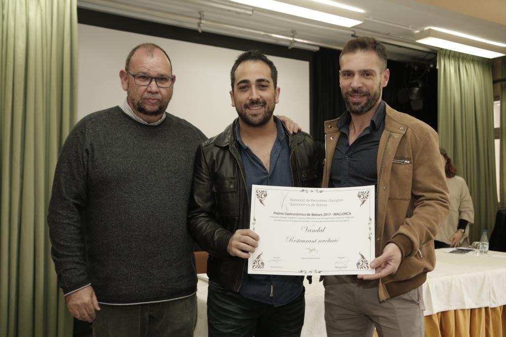 Bel Allès, Bernabe Caravotta y Sebastián Pérez