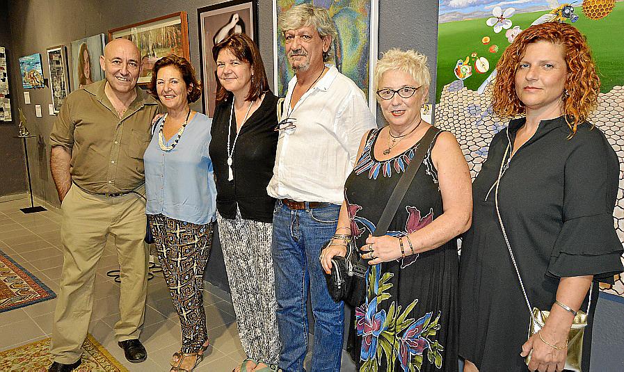 Muestra de pintura, escultura y fotografía en Ciutadà Il·legal