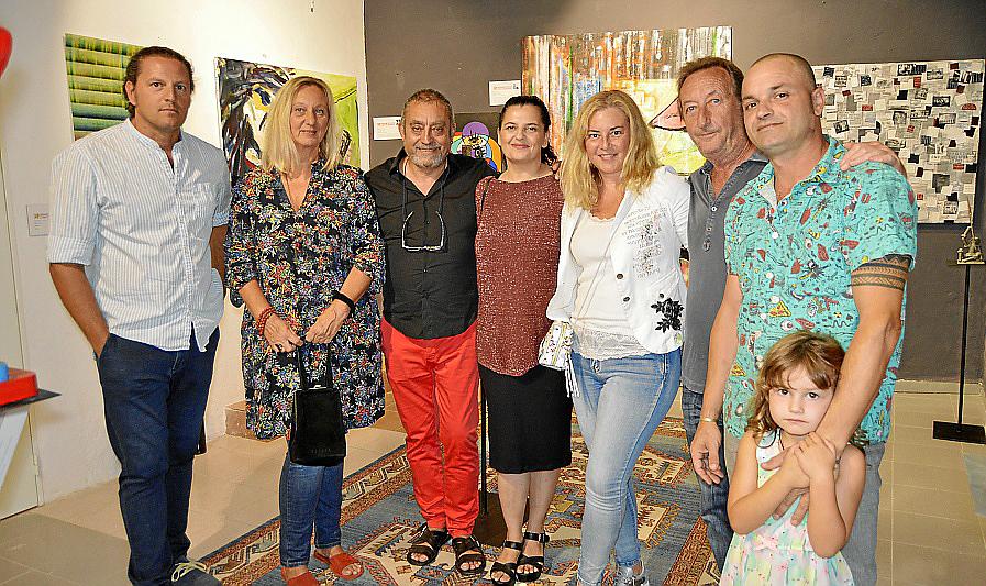 Muestra de pintura, escultura y fotografía en Ciutadà Il·legal
