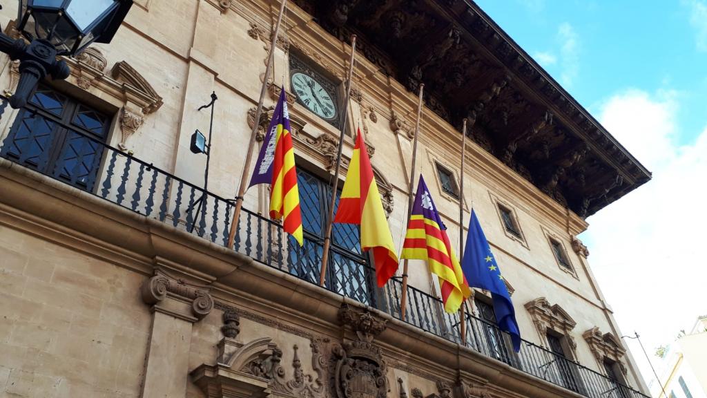 Mallorca guarda un minuto de silencio por los fallecidos en Sant Llorenç