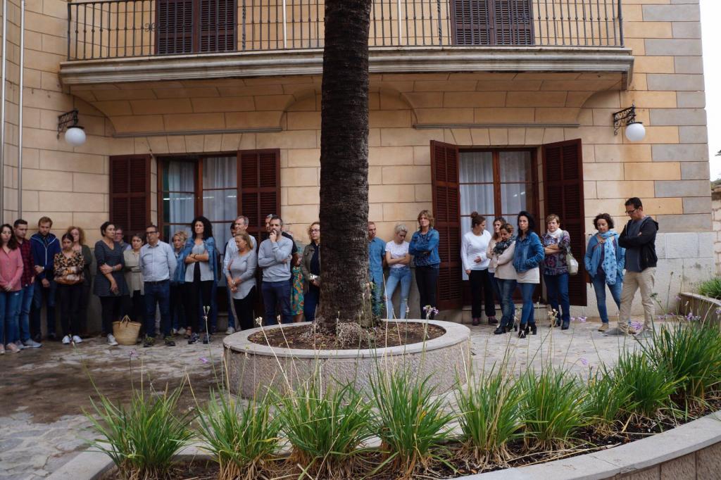 Mallorca guarda un minuto de silencio por los fallecidos en Sant Llorenç