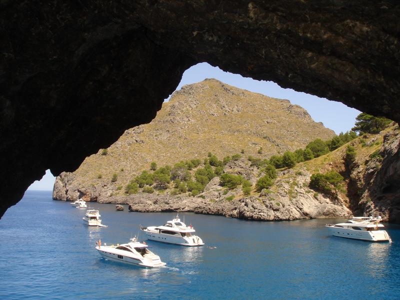 Sa Calobra vista per un forat