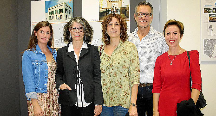Exposición, diplomas y desfile en la Escola d’Art i Superior de Diseny