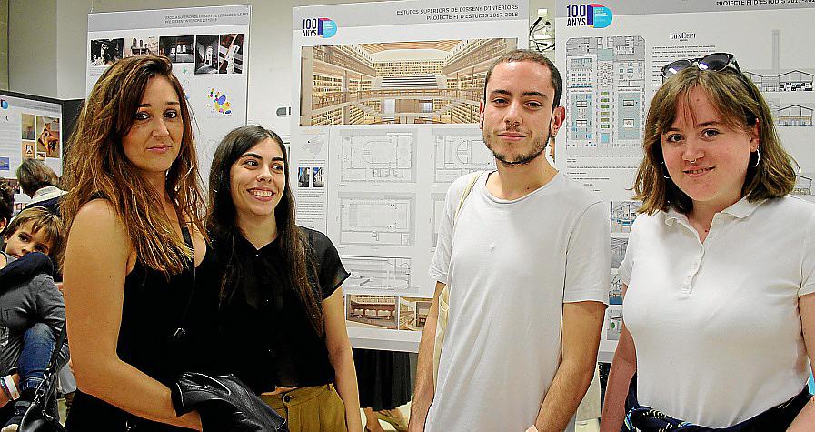 Exposición, diplomas y desfile en la Escola d’Art i Superior de Diseny