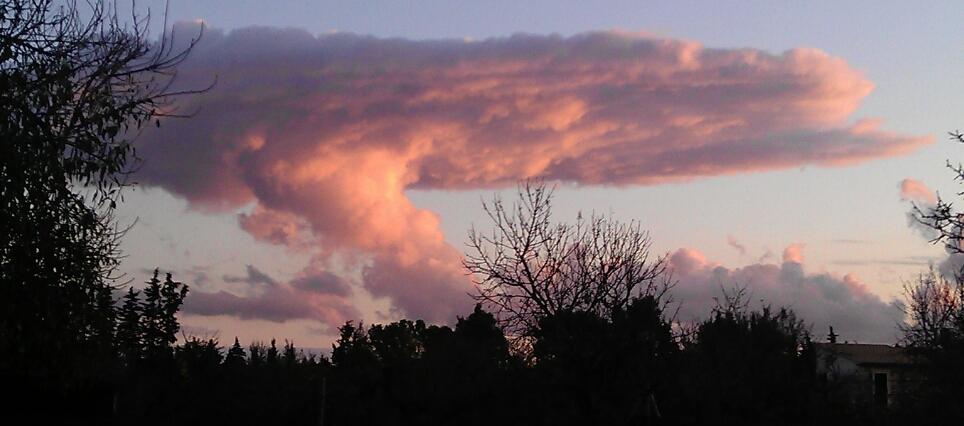'Nubes' atardecer en Mallorca (Santa Maria del Camí)