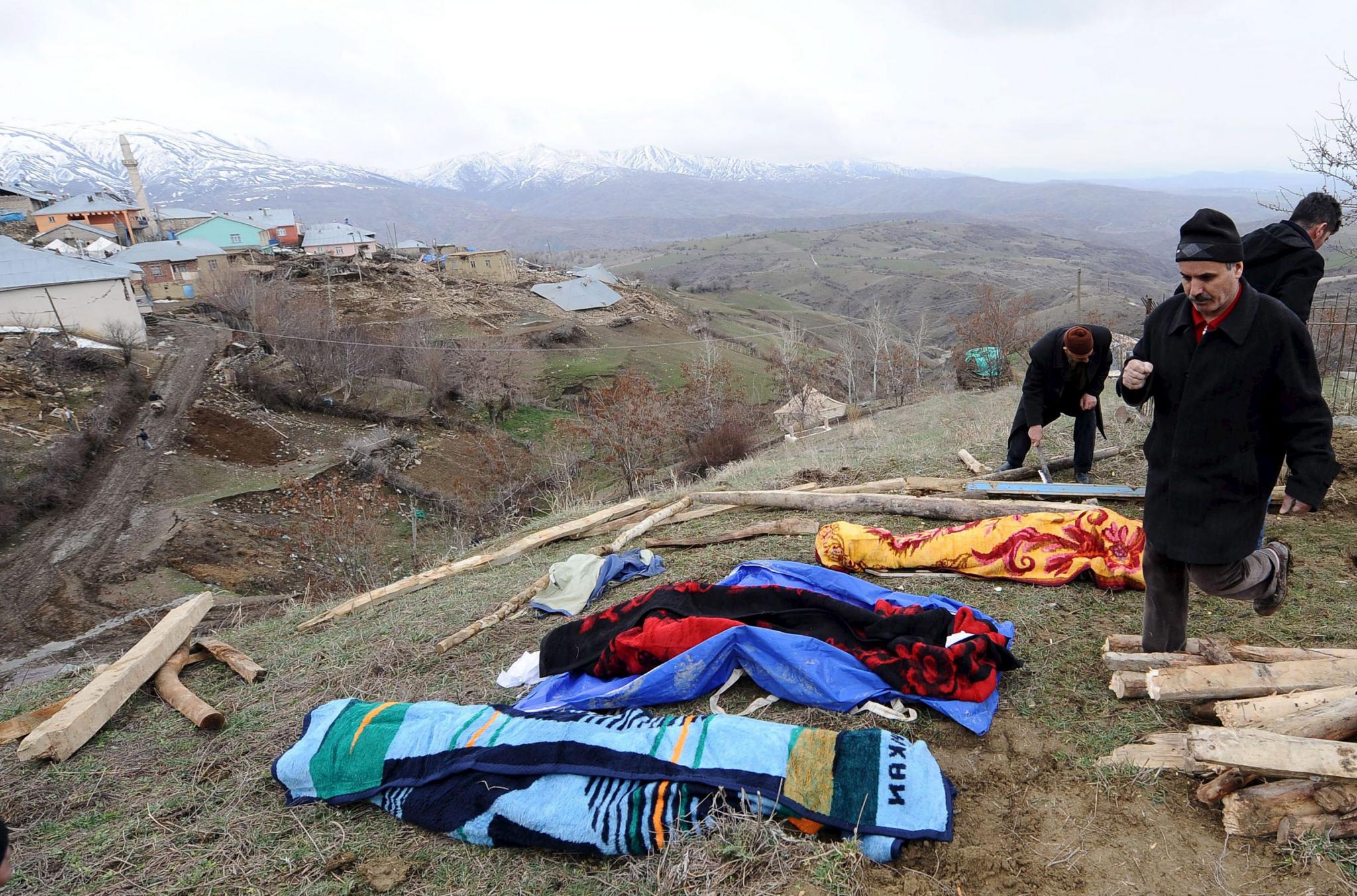 TERREMOTO DE 6 GRADOS RICHTER CAUSA AL MENOS 57 MUERTOS EN EL ESTE DE TURQUÍA
