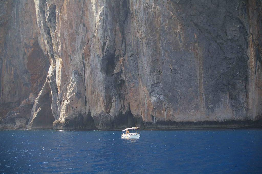 barquito mallorquino en pleno naturaleza