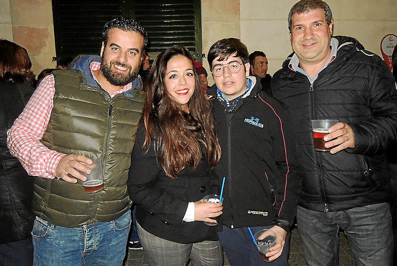 Noche de ‘foguerons’ y ‘dimonis’ en sa Pobla
