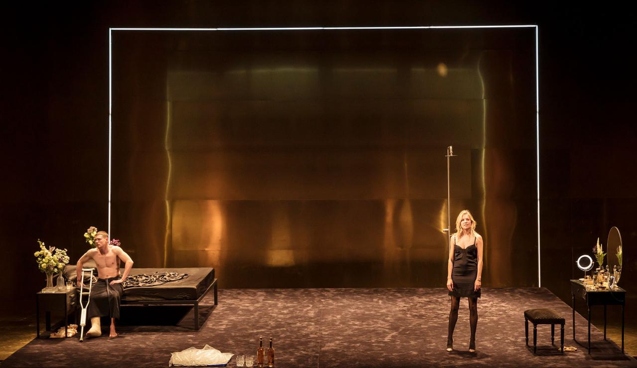 Proyección de la obra de teatro ‘Gata sobre el tejado de zinc’ en