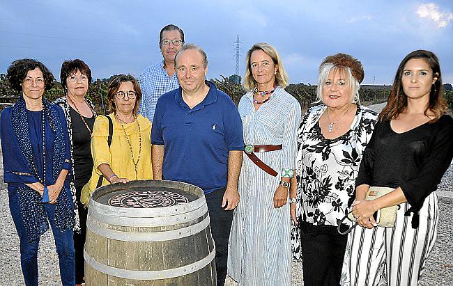 Cata solidaria en Bodegas JL Ferrer organizada por el Colegio de Economistas