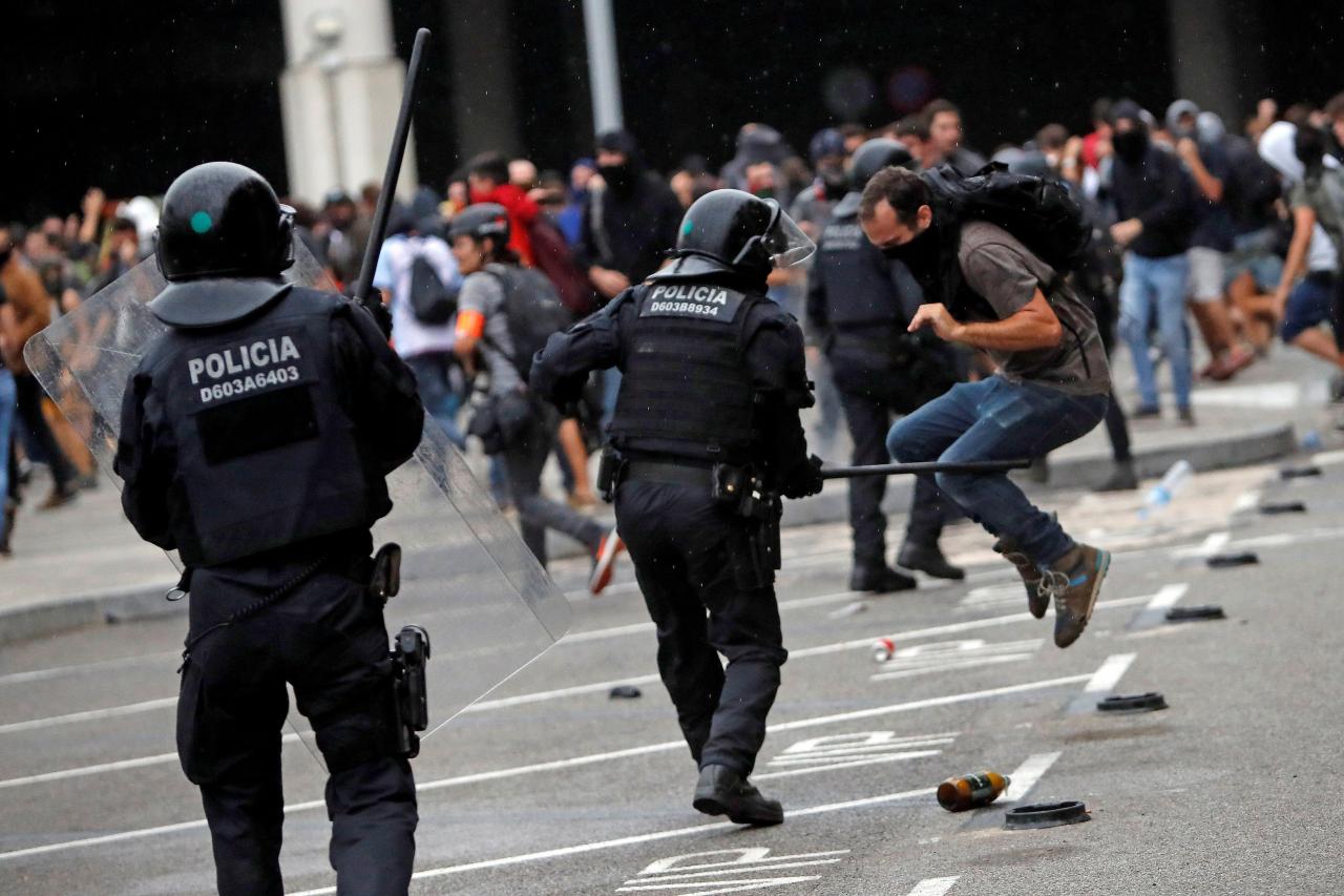 Activistas independentistas intentan paralizar el Aeropuerto de El Prat