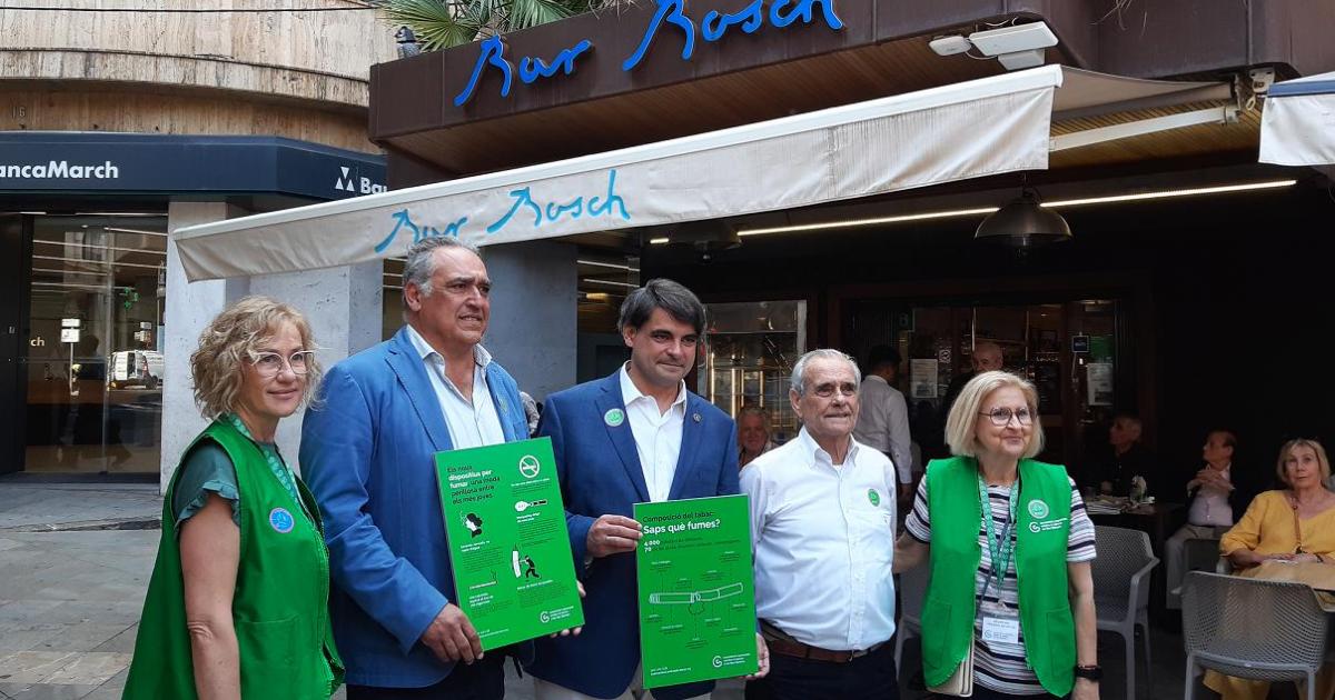 Fumar en las terrazas de Baleares volverá a estar permitido de forma