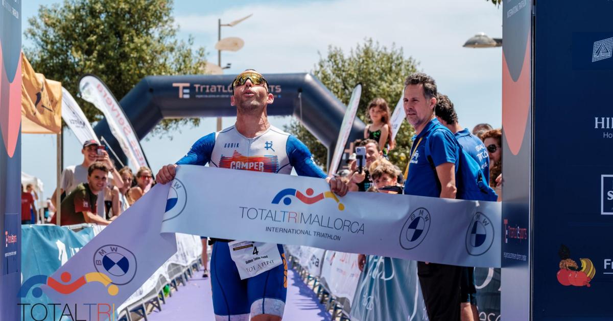 Triatlón Vadell y Parra ganan el Total Tri Mallorca Cala Millor