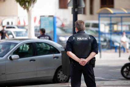 Detenida en Ibiza por resistirse a ponerse la mascarilla mientras hablaba por el móvil