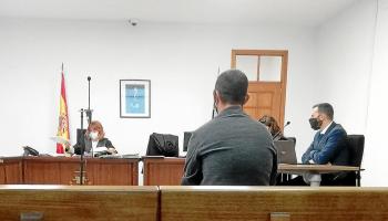 Juzgan en Palma a un capitán de yate acusado de grabar a una de sus tripulantes mientras se duchaba