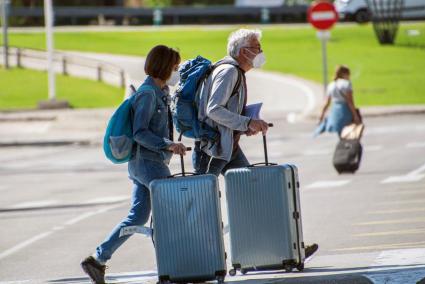 España abre fronteras a los turistas vacunados