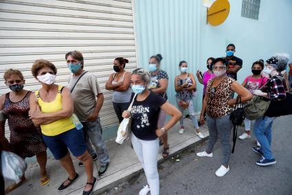 Presidente cubano niega acusaciones de represión en las protestas del domingo