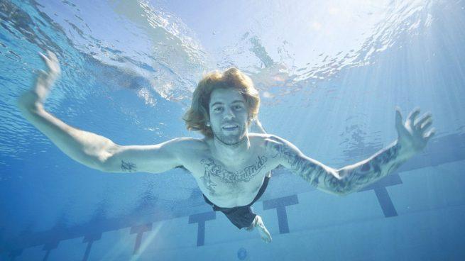 El niño de la portada de 'Nevermind' denuncia a Nirvana por pornografía  infantil