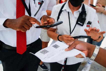 Baleares ultima una «app» para verificar el certificado COVID en bares y restaurantes