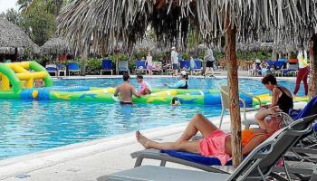 Condenado un turista británico por tocar las nalgas a una joven en la piscina de un hotel en Magaluf