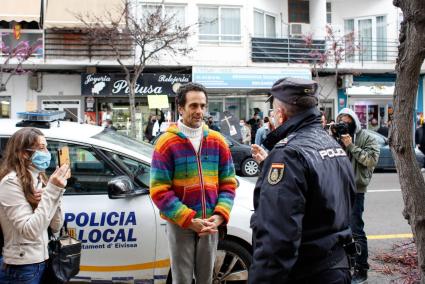 El médico de Formentera confirma su participación y dice que no está inhabilitado