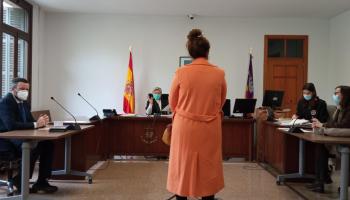 Condenada por agredir a su hija de 13 años al verle con la bandera arcoíris en una foto en Instagram