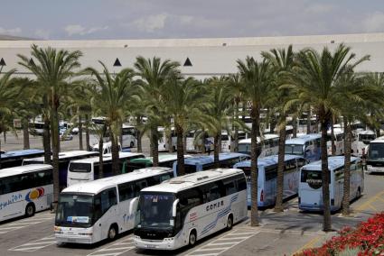 Toda la flota de autocares turísticos está reservada en junio por la gran demanda