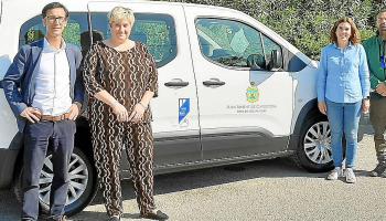 El consistorio ha adquirido recientemente una furgoneta 100 % eléctrica.