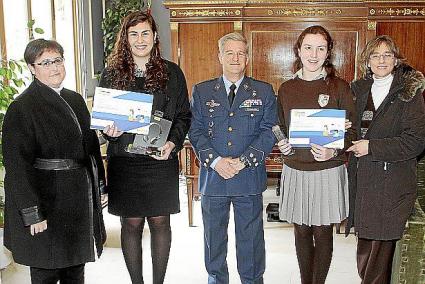 Premios del concurso "Carta a un militar español"