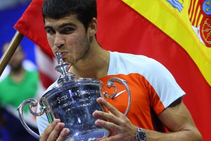 Alcaraz con la copa del US Open, en Nueva York.