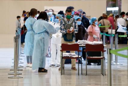 España eliminará los controles sanitarios en los puertos y aeropuertos para los viajeros de todos los países