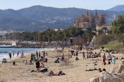 Playas llenas y récord de temperatura máxima en marzo, una semana después de la gran nevada de 'Juliette'