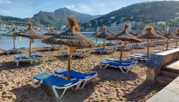 PORT DE SOLLER. PLAYAS. Costes demana recular sis metres les hamaques de la platja dâen Repic. EnviÃ un requeriment a la concessionÃ ria del servei per incompliment de les condicions